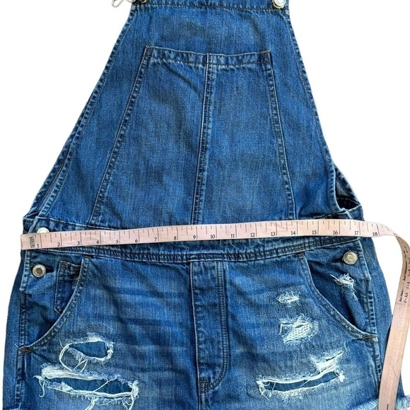 American Eagle Short Distressed Overalls Women’s Medium Blue Jeans Beach Summer - Picture 10 of 13